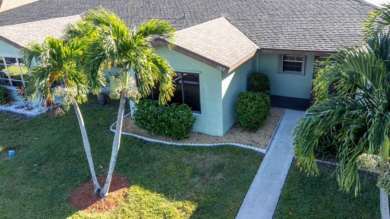 For Sale: $199,999 (2 beds, 2 baths, 1182 Square Feet)