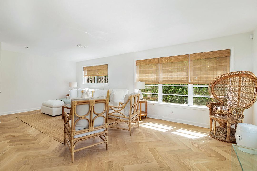 出租: $6,500 (2 贝兹, 1 浴室, 1000 平方英尺)