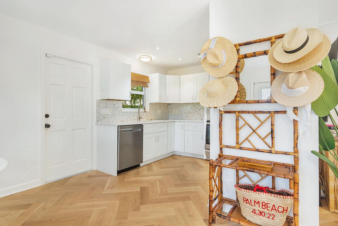 出租: $6,500 (2 贝兹, 1 浴室, 1000 平方英尺)