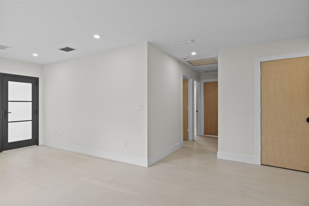 合同活跃: $599,000 (4 贝兹, 2 浴室, 1344 平方英尺)