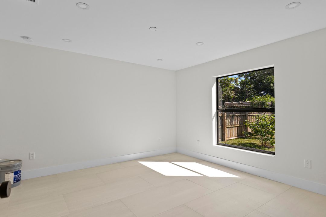 合同活跃: $599,000 (4 贝兹, 2 浴室, 1344 平方英尺)