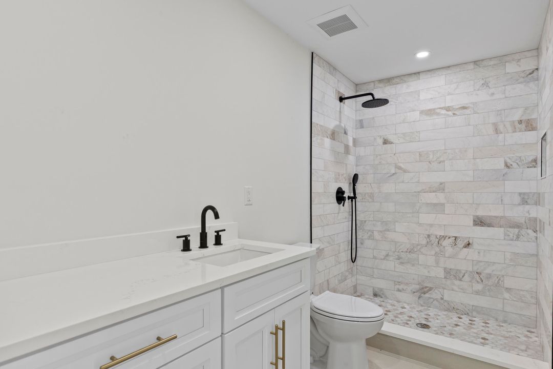 合同活跃: $599,000 (4 贝兹, 2 浴室, 1344 平方英尺)