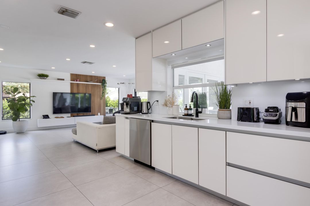 待售: $2,875,000 (3 贝兹, 2 浴室, 1980 平方英尺)