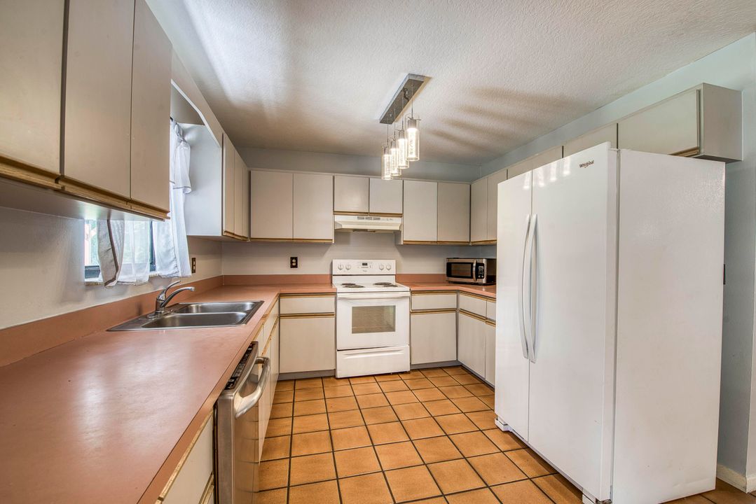 合同活跃: $459,000 (3 贝兹, 2 浴室, 1380 平方英尺)