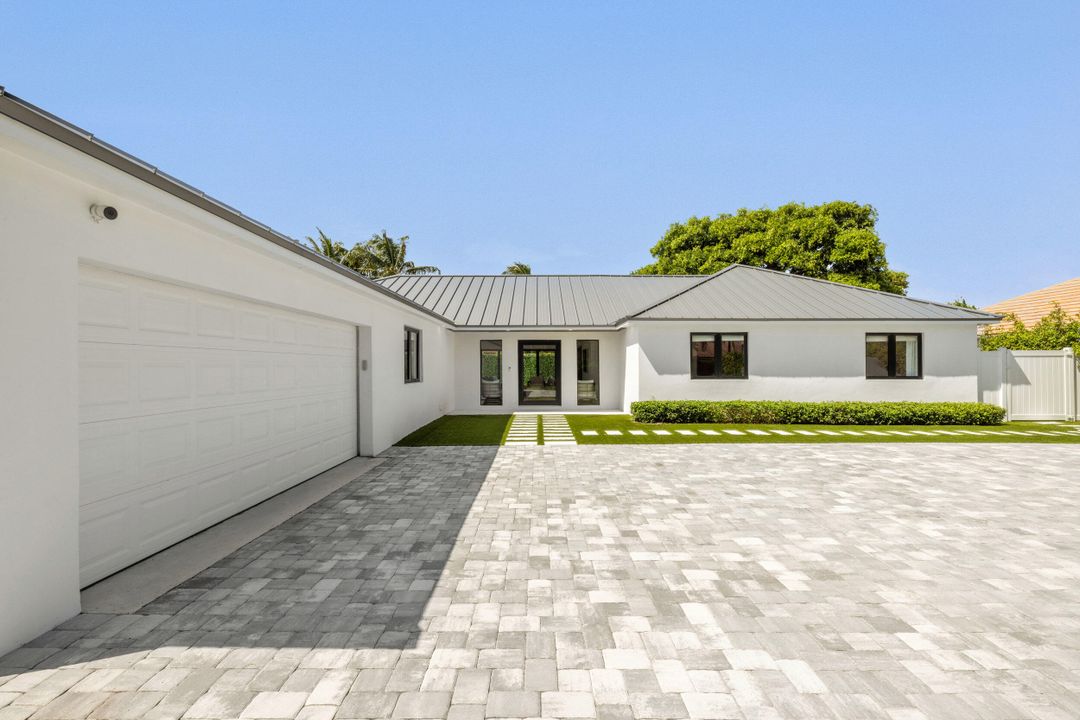 Active With Contract: $3,195,000 (4 beds, 2 baths, 2303 Square Feet)