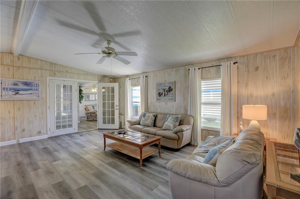 待售: $189,500 (2 贝兹, 2 浴室, 994 平方英尺)