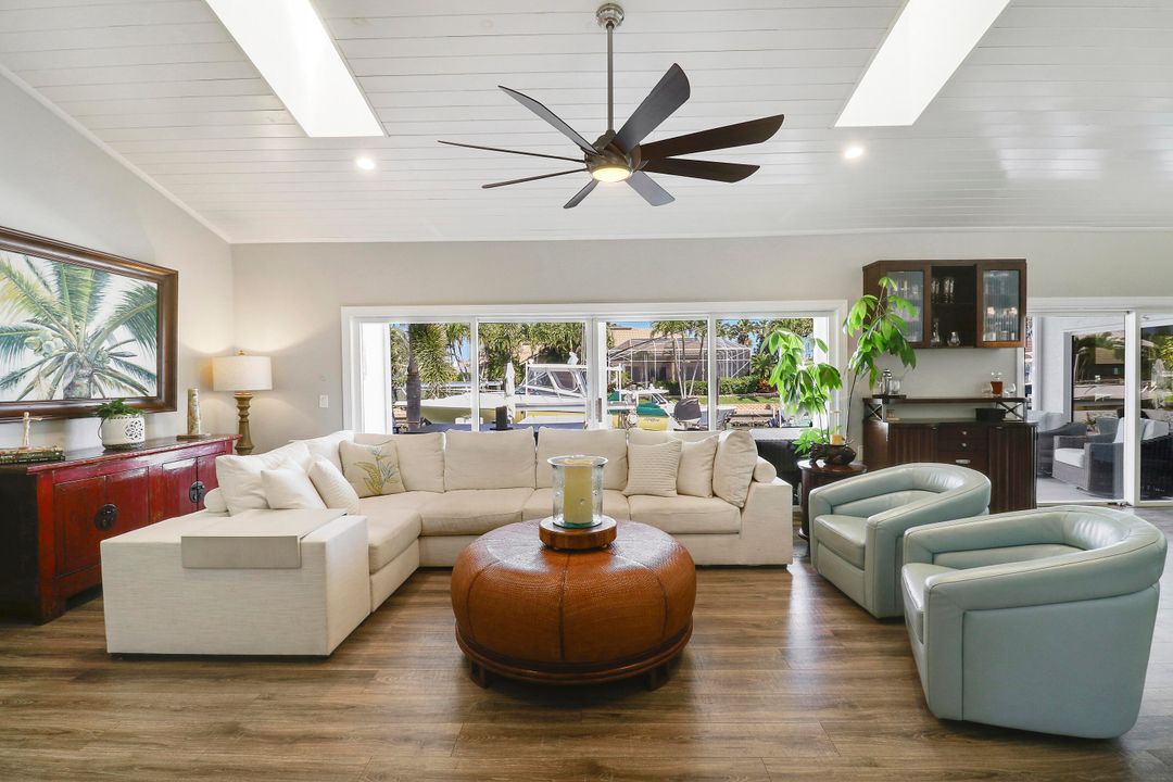 На продажу: $2,350,000 (3 спален, 3 ванн, 2744 Квадратных фут)