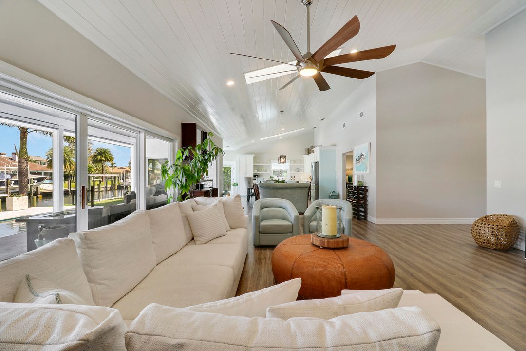 На продажу: $2,350,000 (3 спален, 3 ванн, 2744 Квадратных фут)