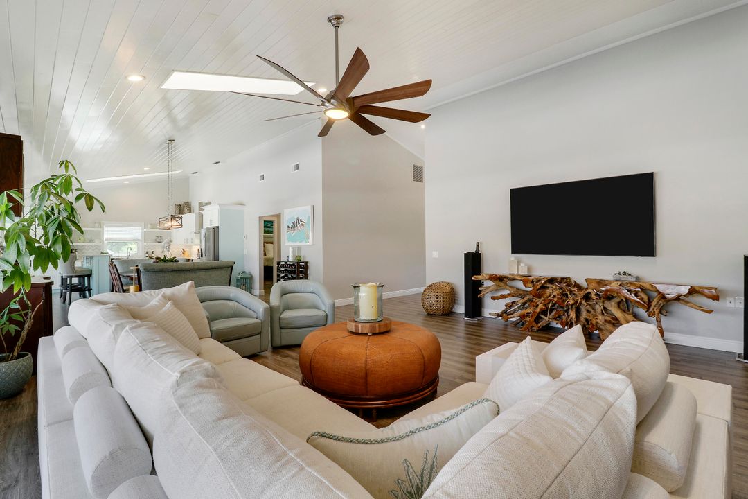 На продажу: $2,350,000 (3 спален, 3 ванн, 2744 Квадратных фут)