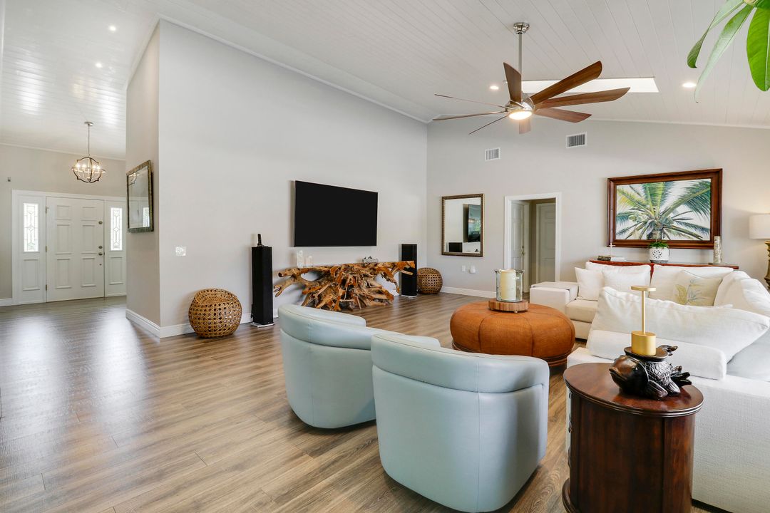 На продажу: $2,350,000 (3 спален, 3 ванн, 2744 Квадратных фут)