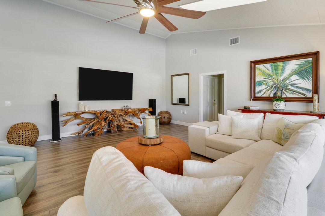 На продажу: $2,350,000 (3 спален, 3 ванн, 2744 Квадратных фут)