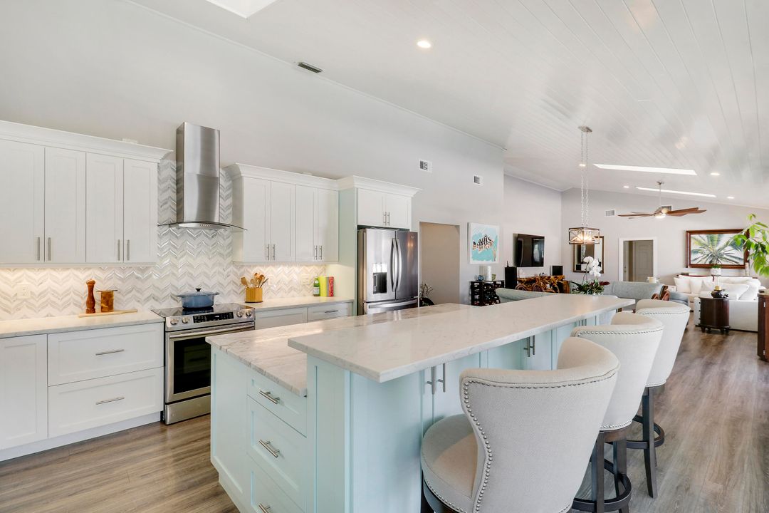 На продажу: $2,350,000 (3 спален, 3 ванн, 2744 Квадратных фут)