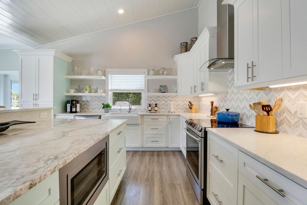 На продажу: $2,350,000 (3 спален, 3 ванн, 2744 Квадратных фут)