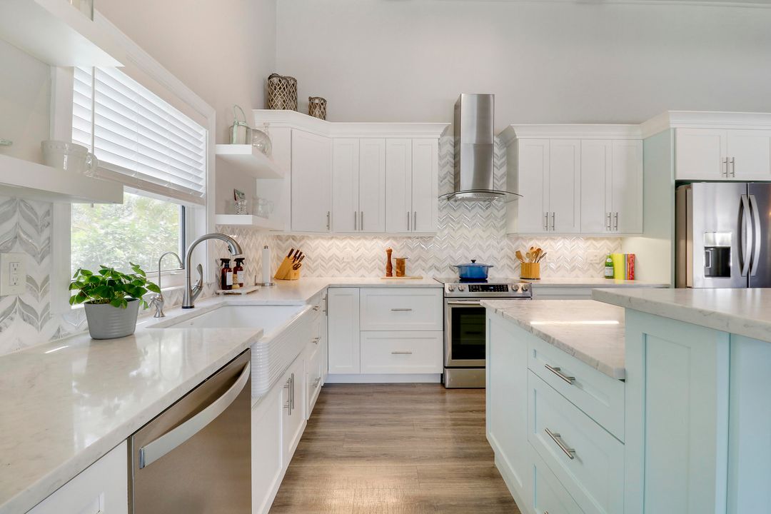 На продажу: $2,350,000 (3 спален, 3 ванн, 2744 Квадратных фут)