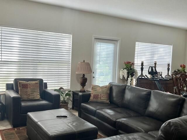 En Venta: $450,000 (3 camas, 2 baños, 1748 Pies cuadrados)