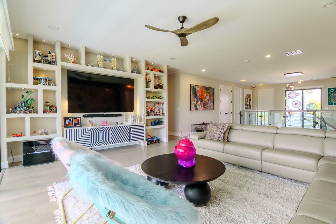 В аренду: $17,900 (5 спален, 6 ванн, 5315 Квадратных фут)