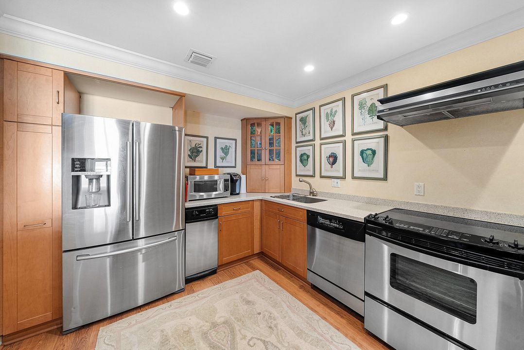 На продажу: $2,500,000 (2 спален, 2 ванн, 1880 Квадратных фут)