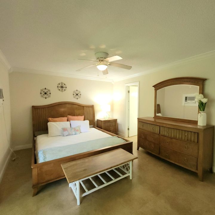 For Sale: $85,000 (1 beds, 1 baths, 684 Square Feet)