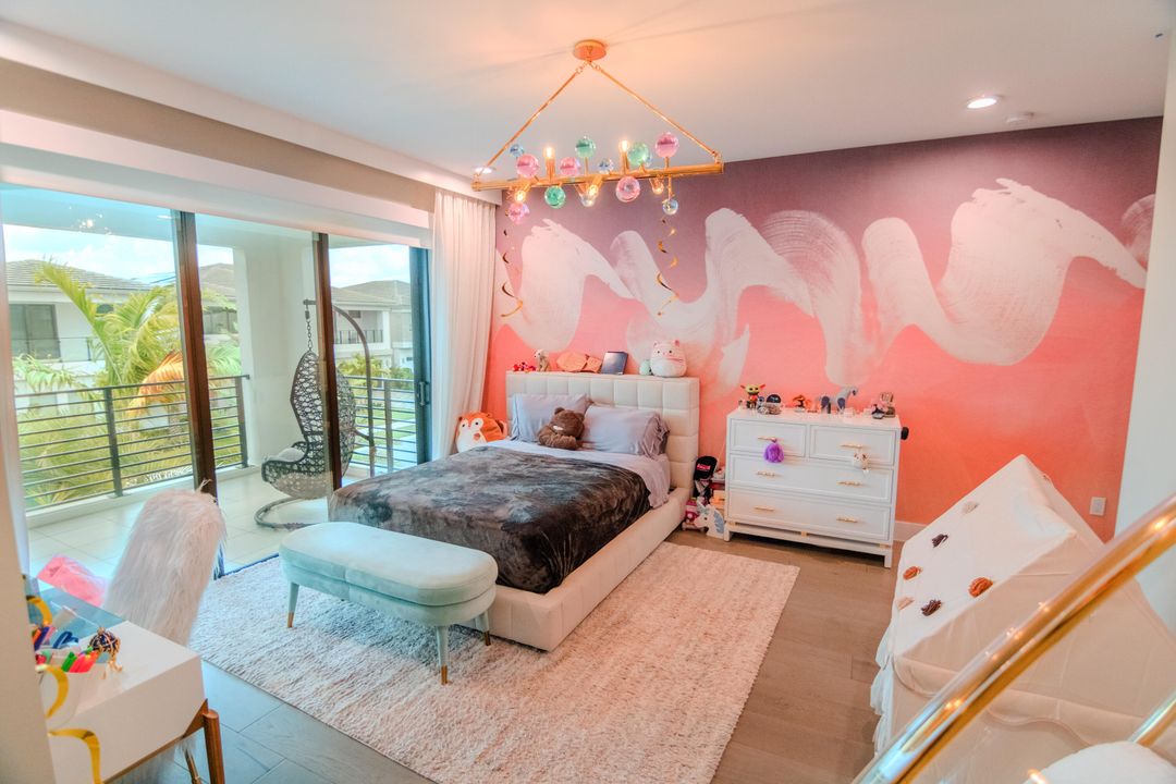 В аренду: $17,900 (5 спален, 6 ванн, 5315 Квадратных фут)