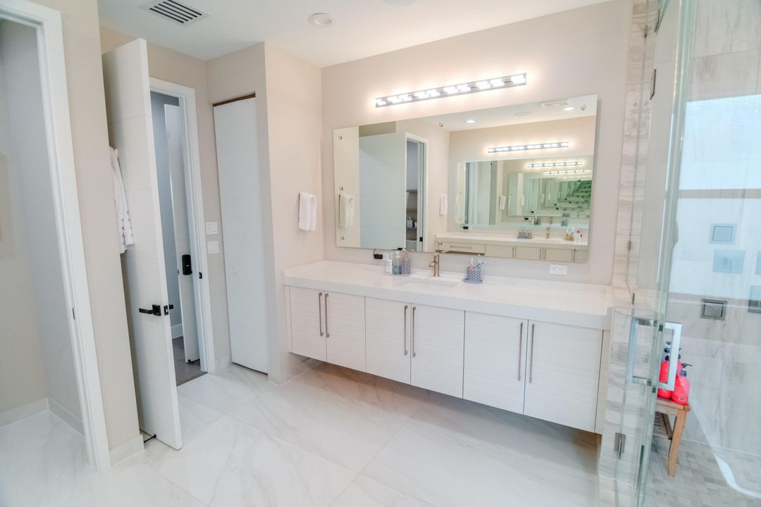 В аренду: $17,900 (5 спален, 6 ванн, 5315 Квадратных фут)