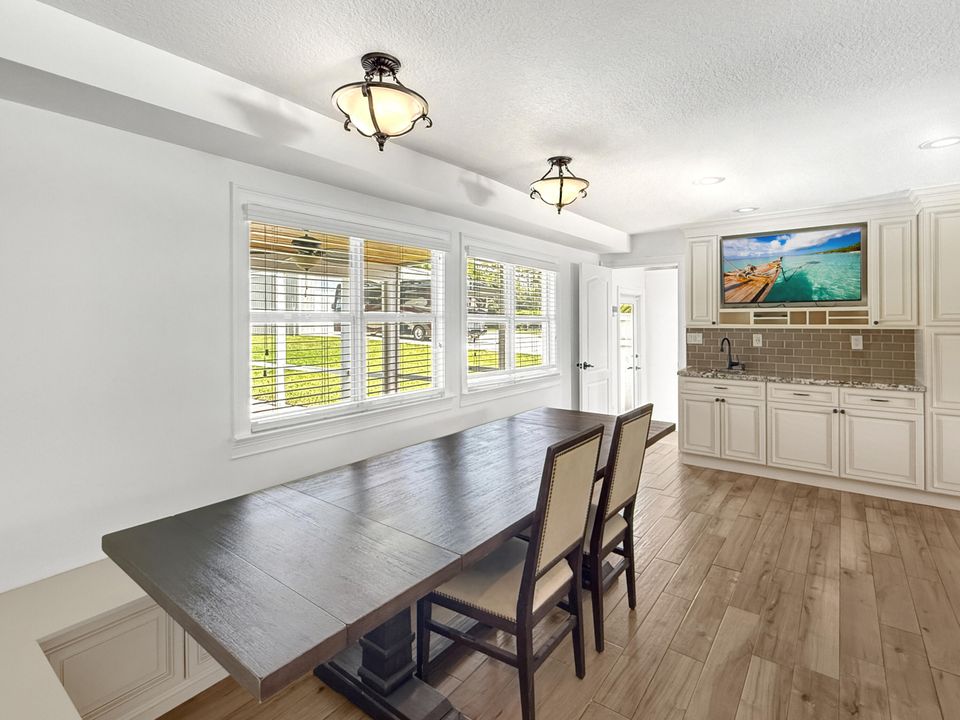 En Venta: $1,649,995 (4 camas, 3 baños, 3305 Pies cuadrados)