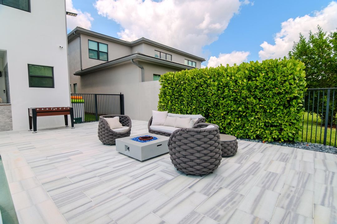 В аренду: $17,900 (5 спален, 6 ванн, 5315 Квадратных фут)