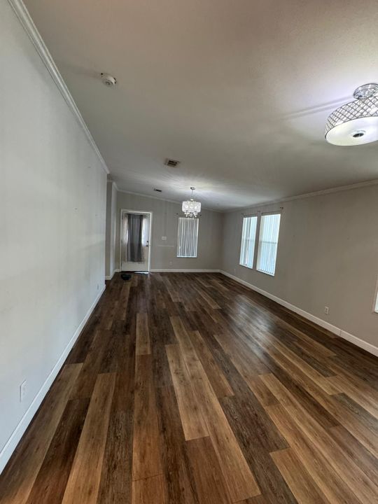 For Sale: $145,000 (5 beds, 4 baths, 1600 Square Feet)