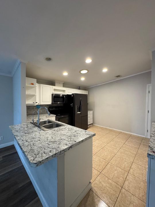 For Sale: $145,000 (5 beds, 4 baths, 1600 Square Feet)