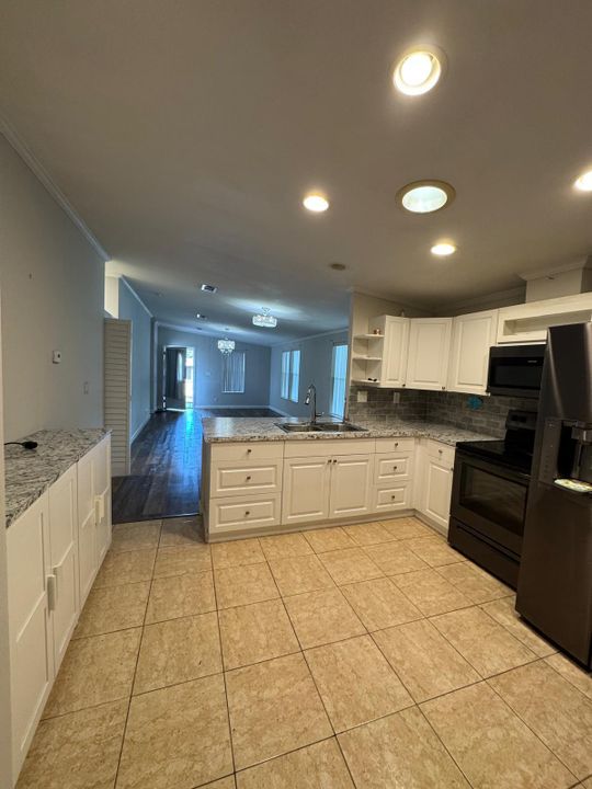 For Sale: $145,000 (5 beds, 4 baths, 1600 Square Feet)