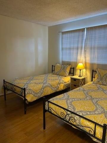 For Rent: $1,800 (2 beds, 2 baths, 850 Square Feet)