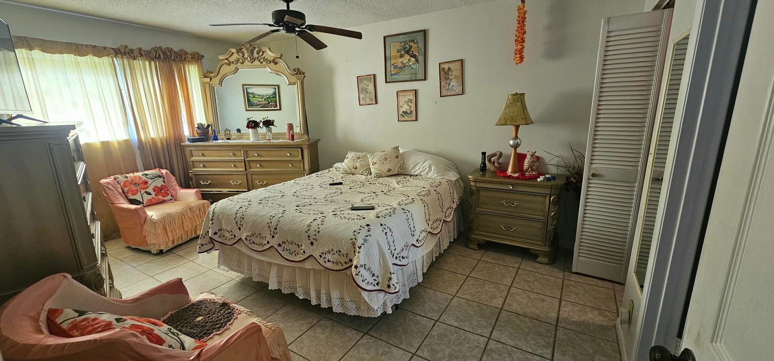 For Sale: $79,900 (1 beds, 1 baths, 901 Square Feet)