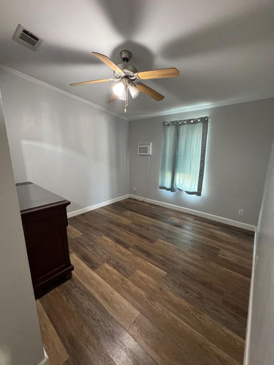 For Sale: $145,000 (5 beds, 4 baths, 1600 Square Feet)