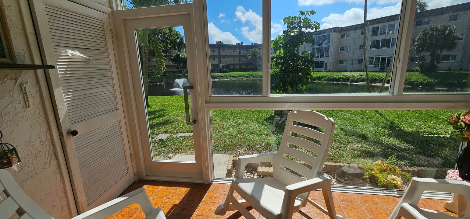 For Sale: $79,900 (1 beds, 1 baths, 901 Square Feet)