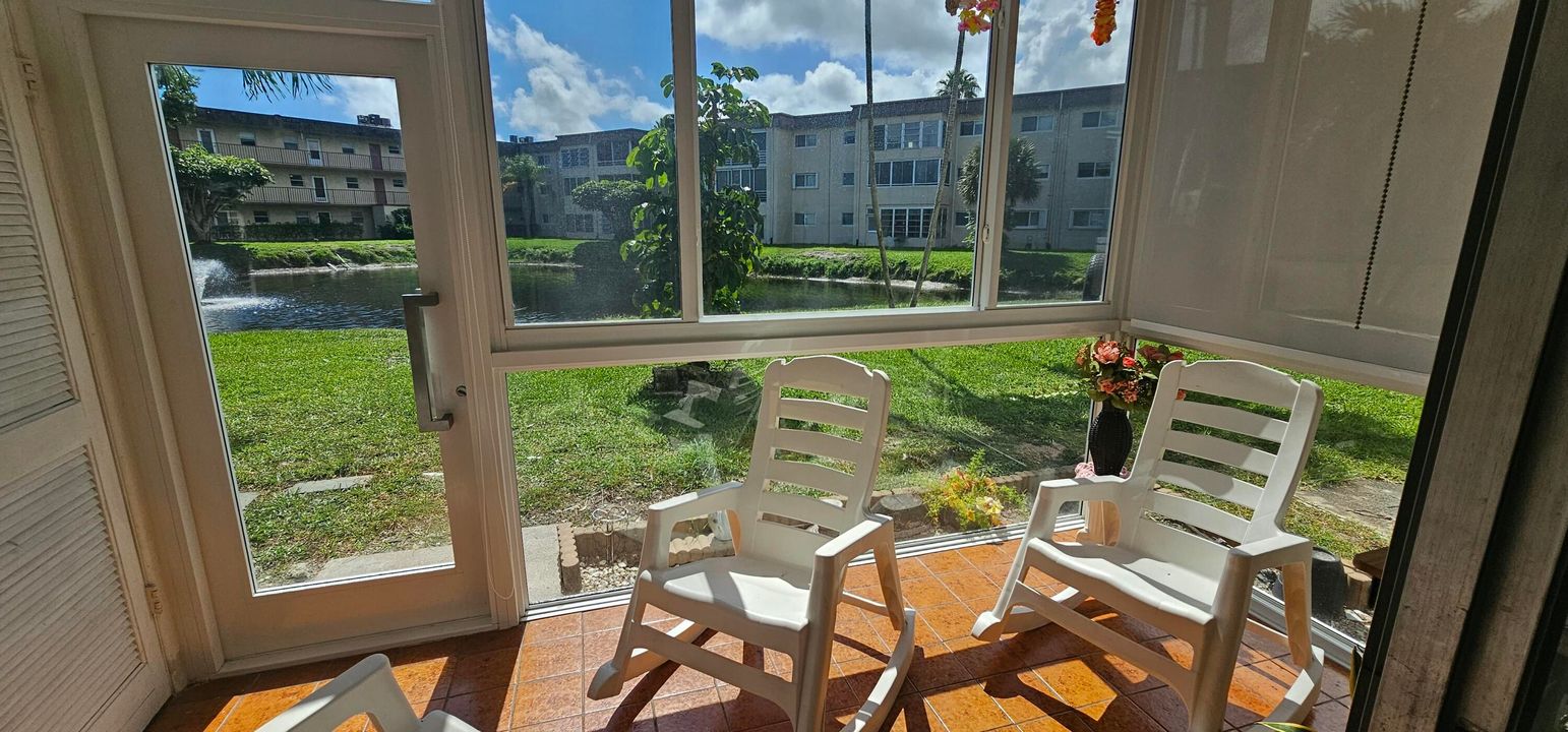 For Sale: $79,900 (1 beds, 1 baths, 901 Square Feet)