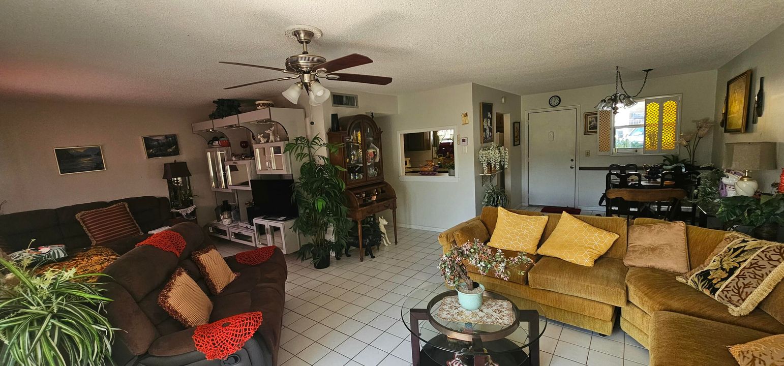 For Sale: $79,900 (1 beds, 1 baths, 901 Square Feet)