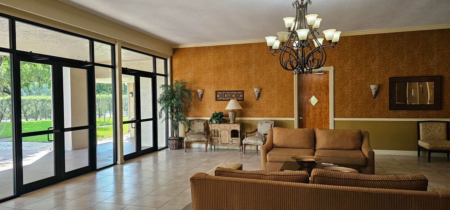 For Sale: $79,900 (1 beds, 1 baths, 901 Square Feet)