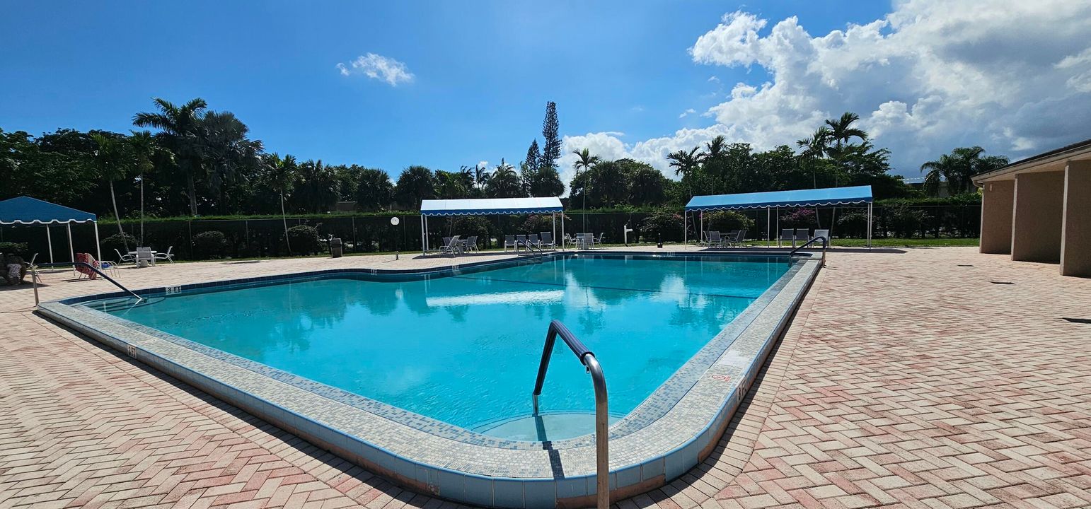 For Sale: $79,900 (1 beds, 1 baths, 901 Square Feet)