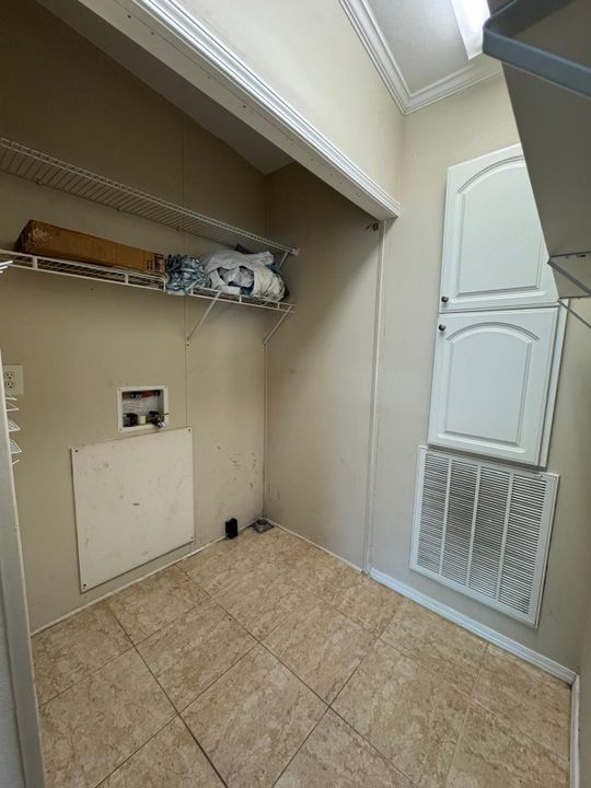 For Sale: $145,000 (5 beds, 4 baths, 1600 Square Feet)