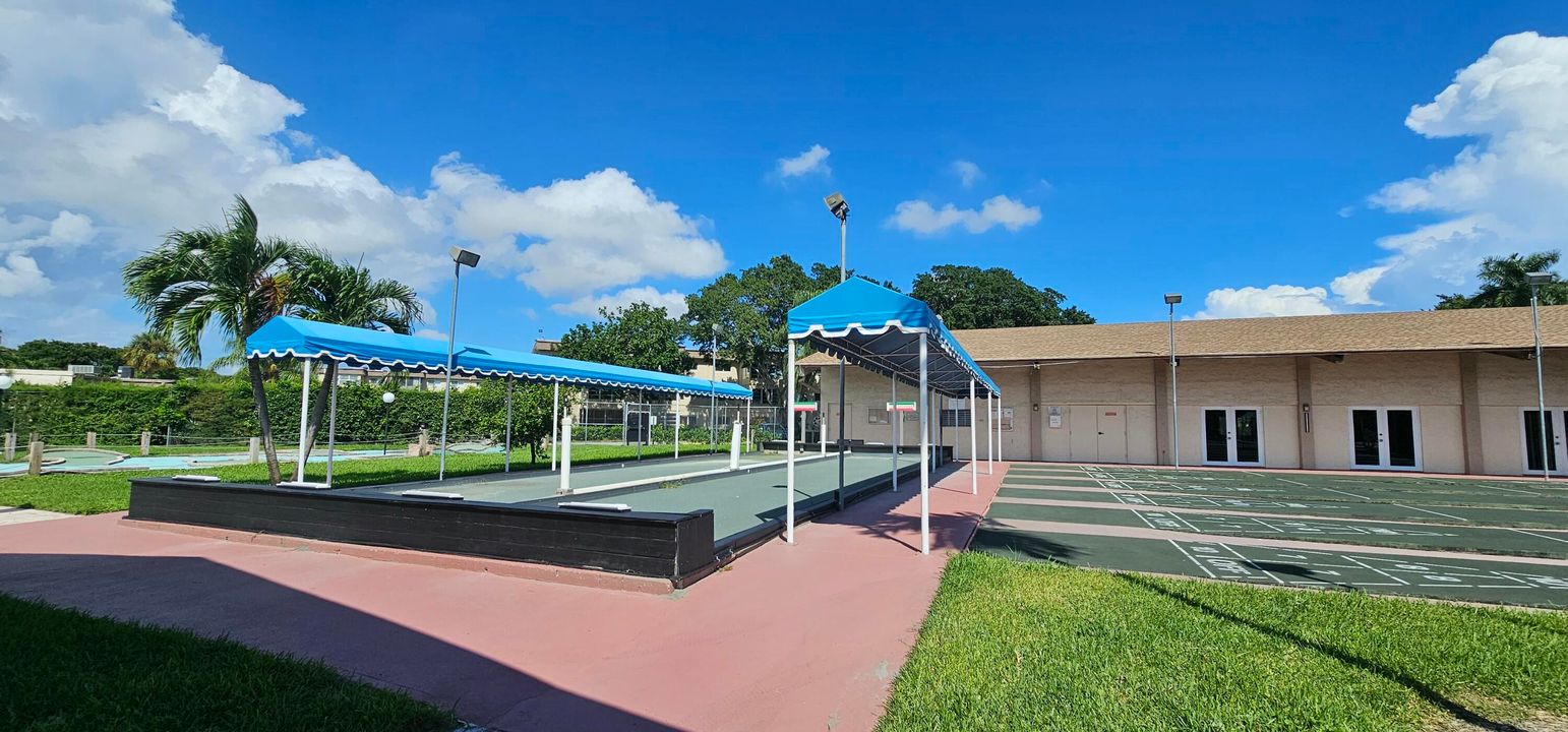 For Sale: $79,900 (1 beds, 1 baths, 901 Square Feet)