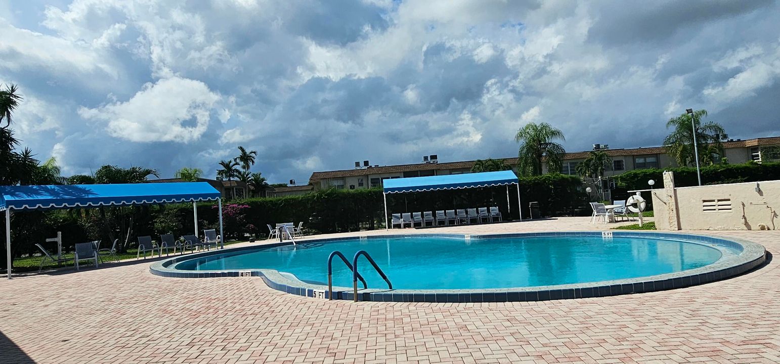 For Sale: $79,900 (1 beds, 1 baths, 901 Square Feet)