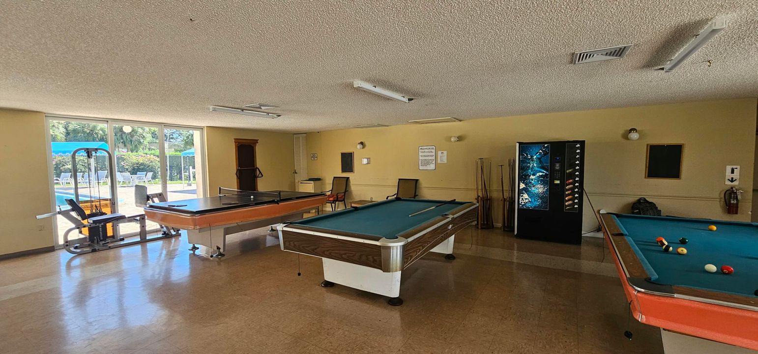 For Sale: $79,900 (1 beds, 1 baths, 901 Square Feet)