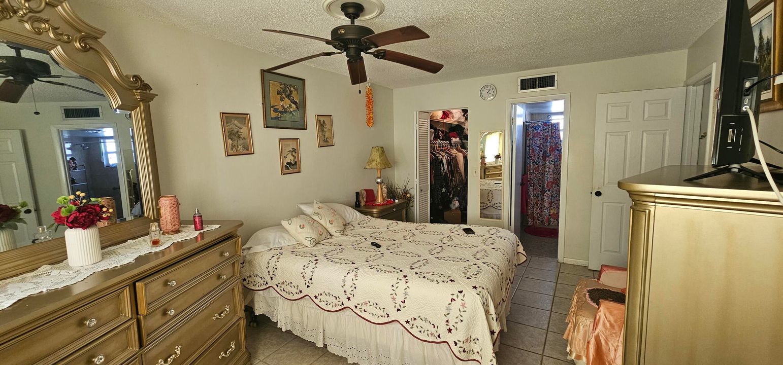 For Sale: $79,900 (1 beds, 1 baths, 901 Square Feet)