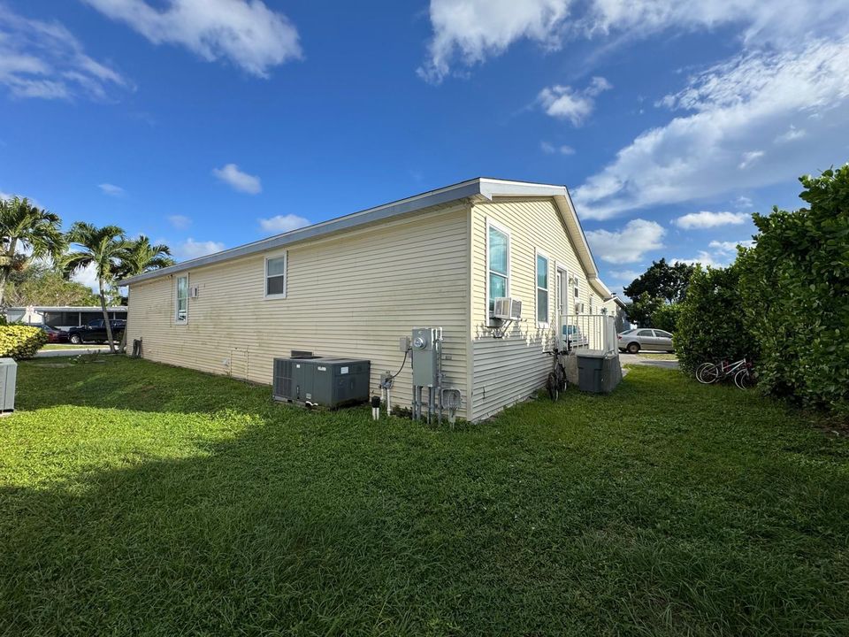 For Sale: $145,000 (5 beds, 4 baths, 1600 Square Feet)