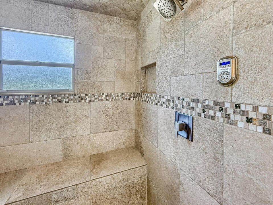 En Venta: $1,649,995 (4 camas, 3 baños, 3305 Pies cuadrados)