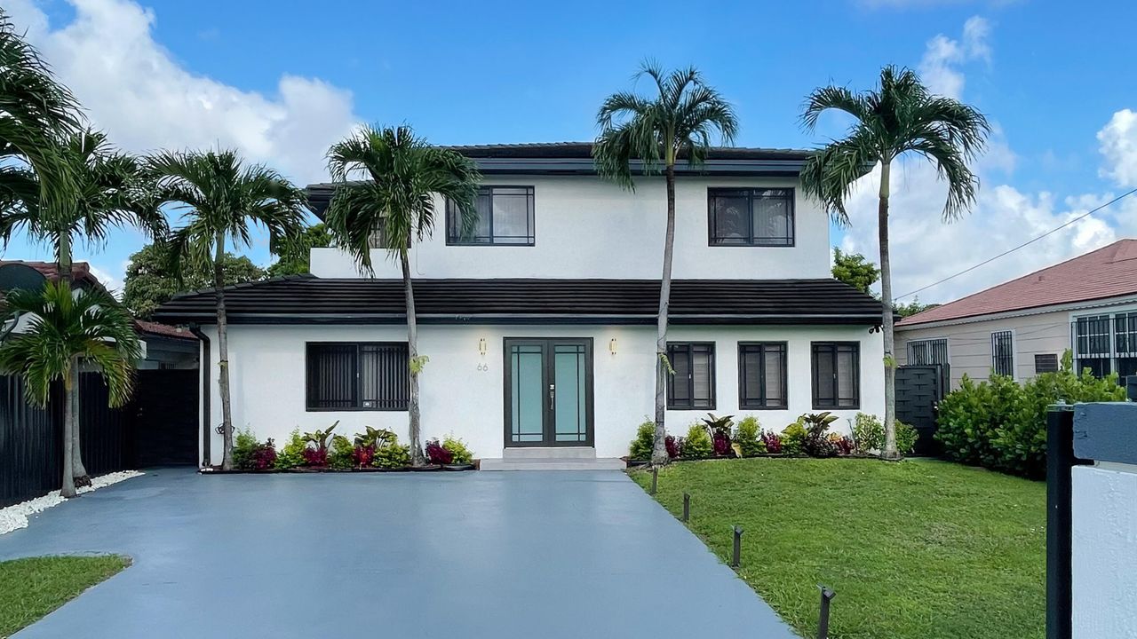 Recently Sold: $1,150,000 (5 beds, 3 baths, 2071 Square Feet)