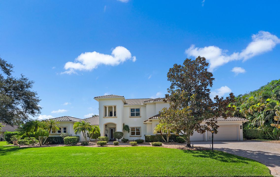 For Sale: $2,000,000 (5 beds, 5 baths, 5197 Square Feet)