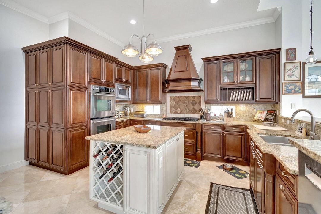 待售: $1,625,000 (5 贝兹, 6 浴室, 4798 平方英尺)