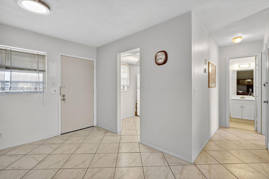 For Rent: $1,450 (1 beds, 1 baths, 624 Square Feet)