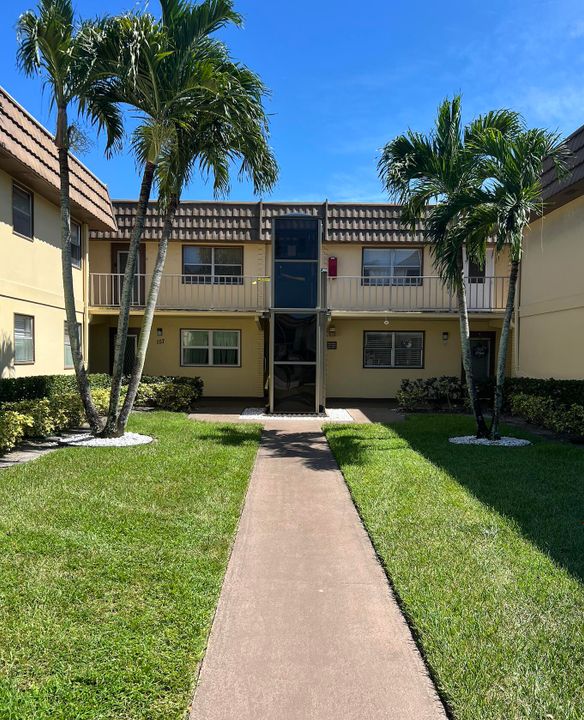 For Sale: $110,000 (2 beds, 2 baths, 880 Square Feet)