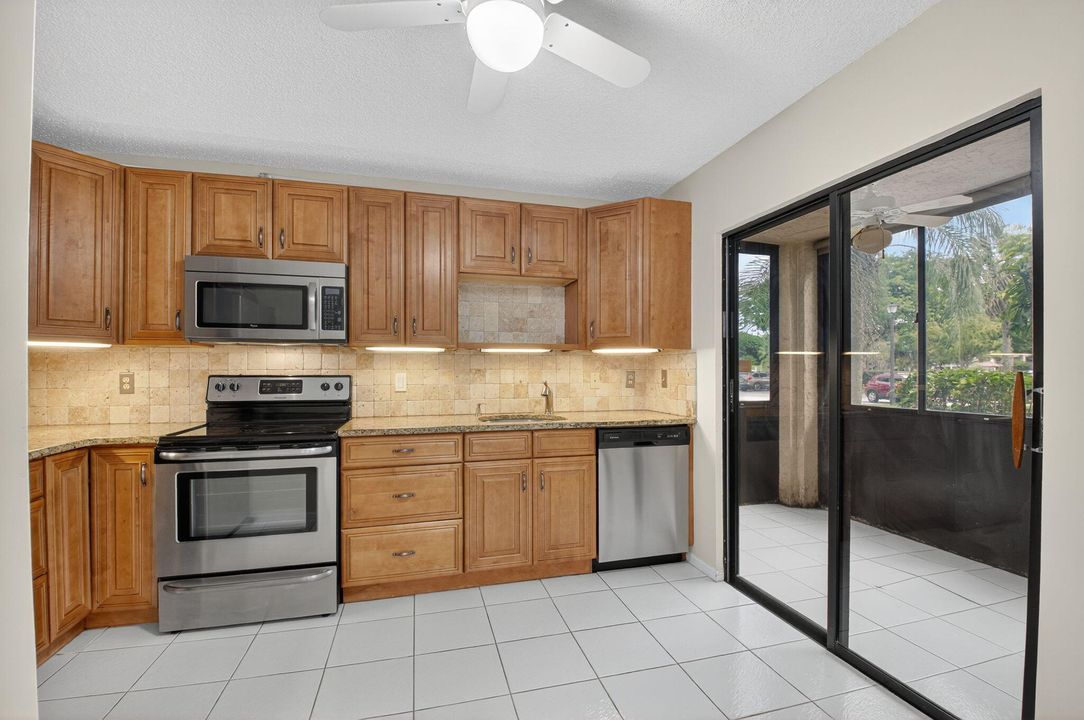 For Sale: $169,900 (2 beds, 2 baths, 1134 Square Feet)